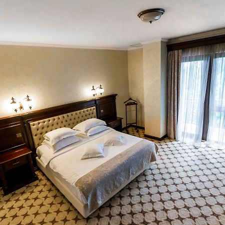 Hotel Golden House Craiova Exteriör bild