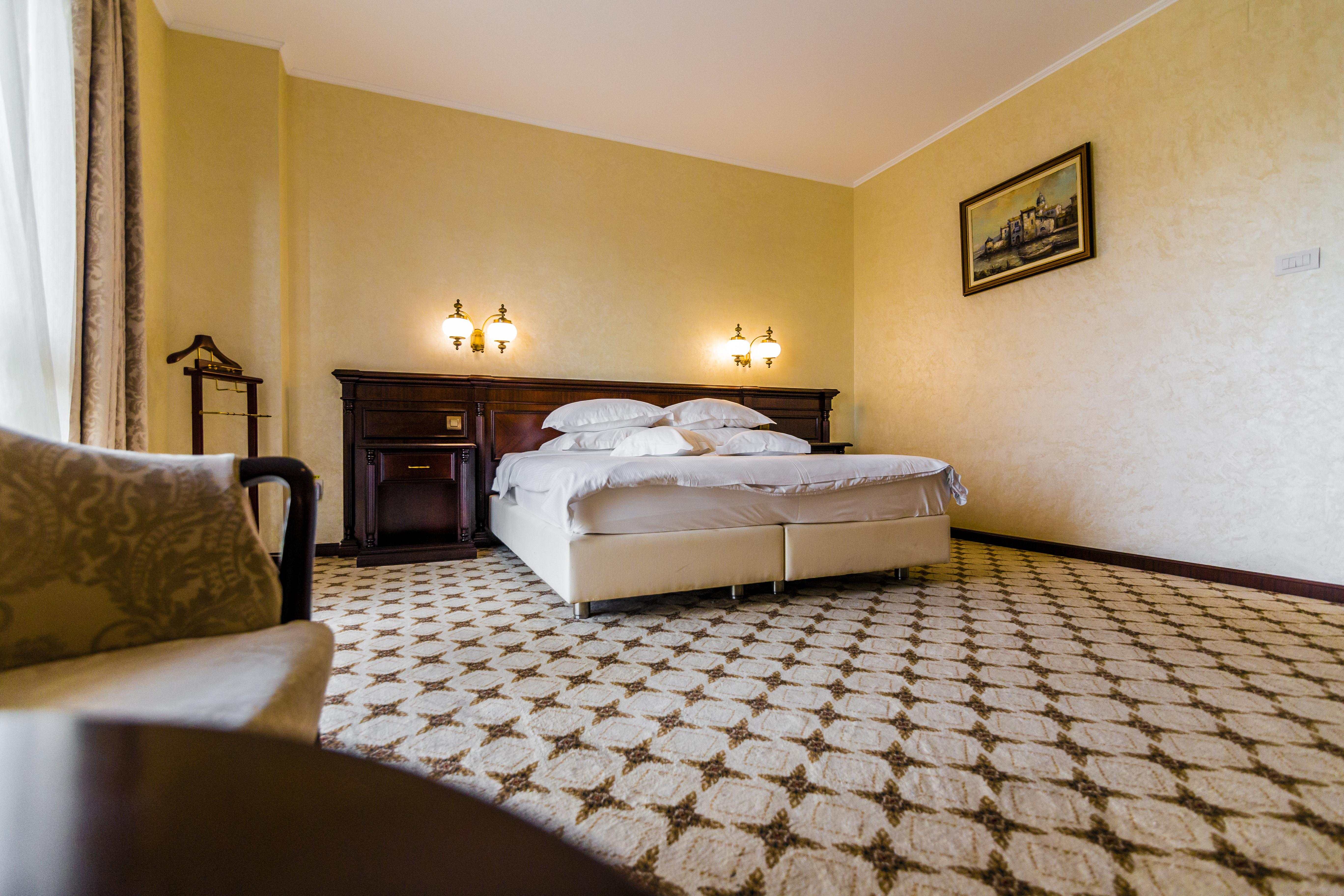 Hotel Golden House Craiova Exteriör bild
