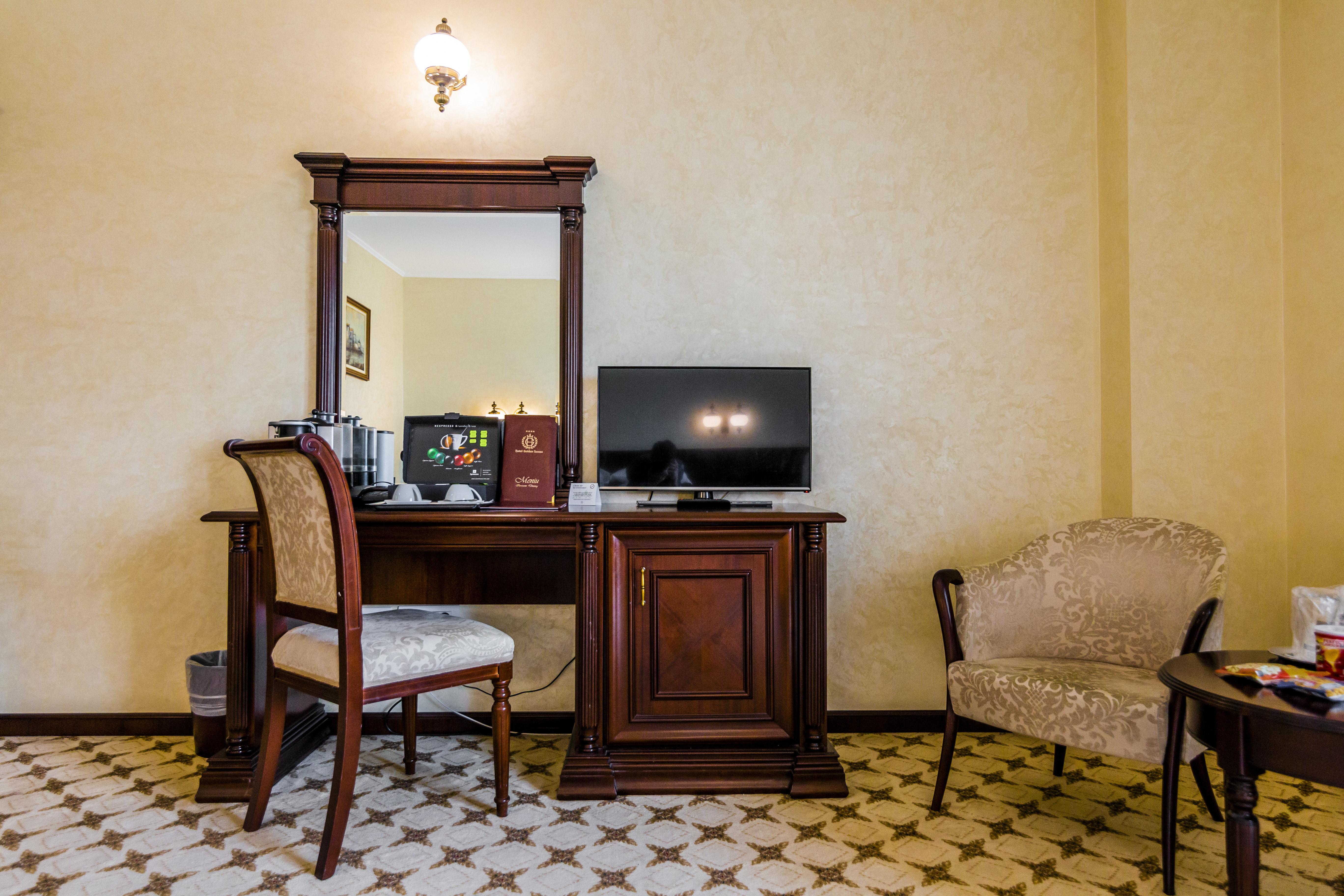 Hotel Golden House Craiova Exteriör bild