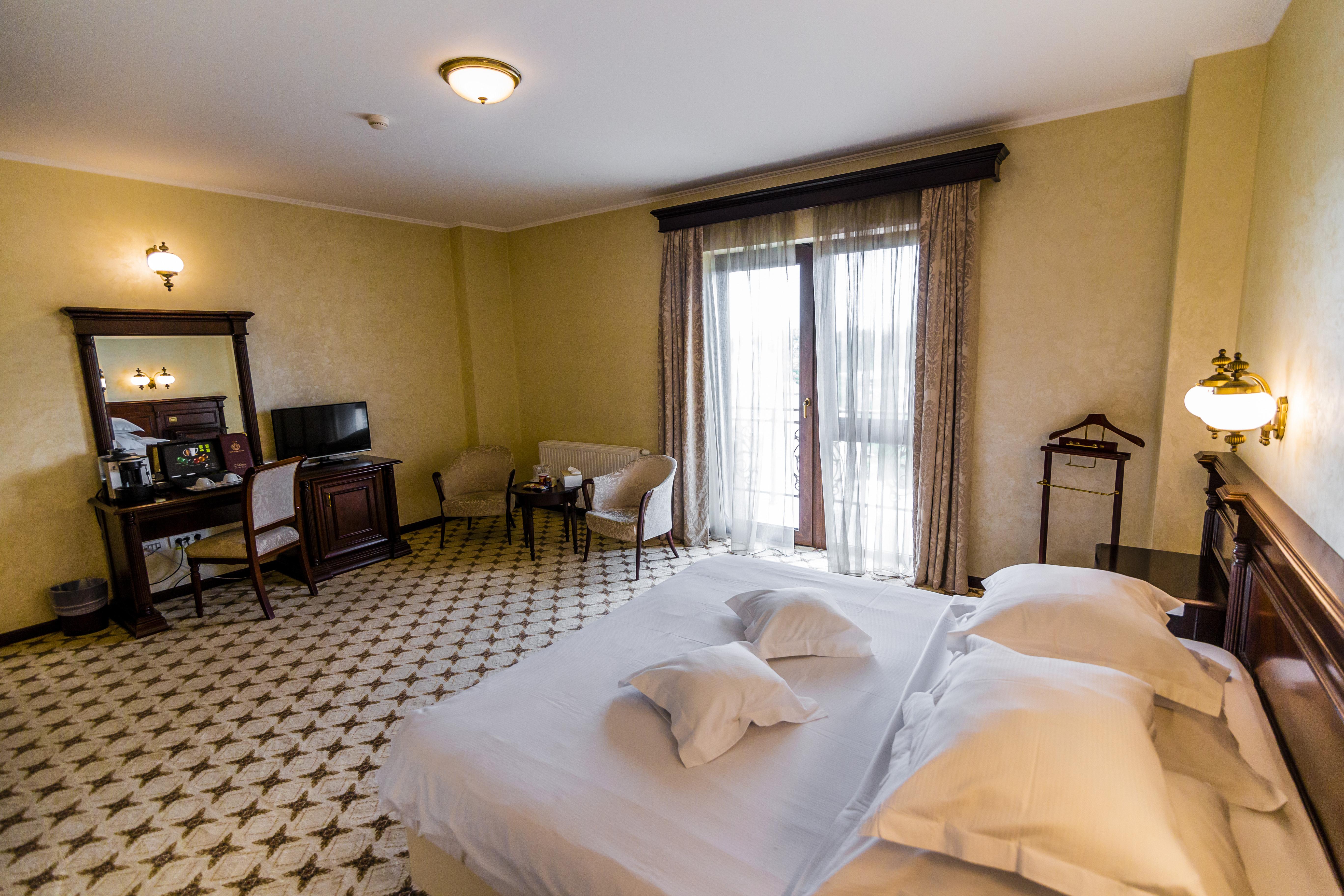 Hotel Golden House Craiova Exteriör bild
