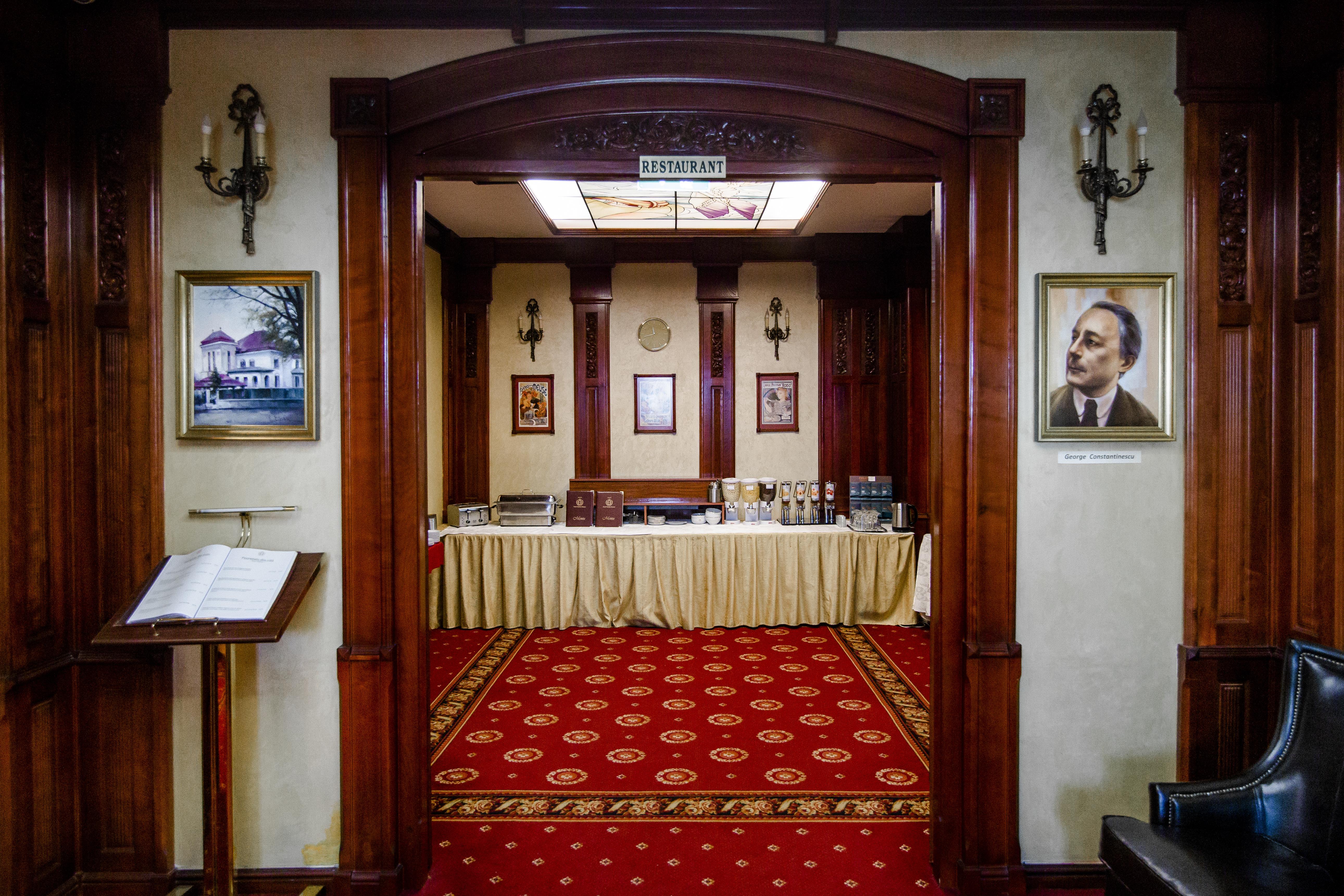 Hotel Golden House Craiova Exteriör bild