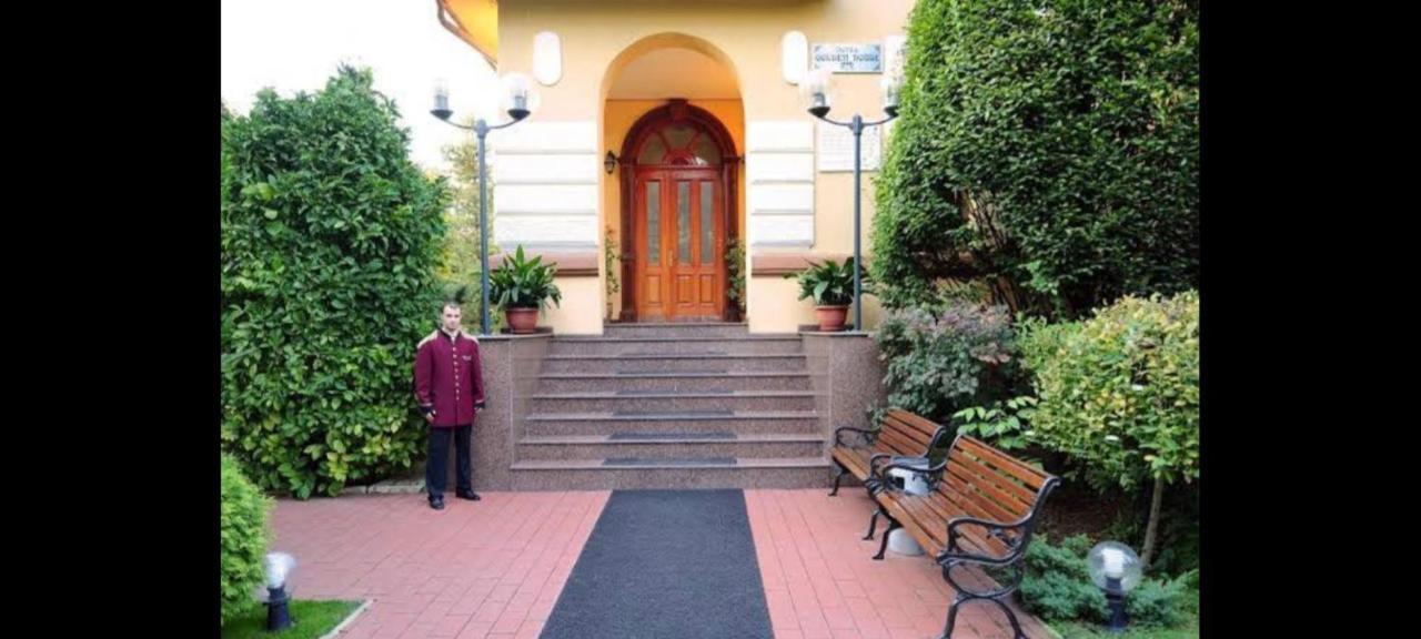 Hotel Golden House Craiova Exteriör bild