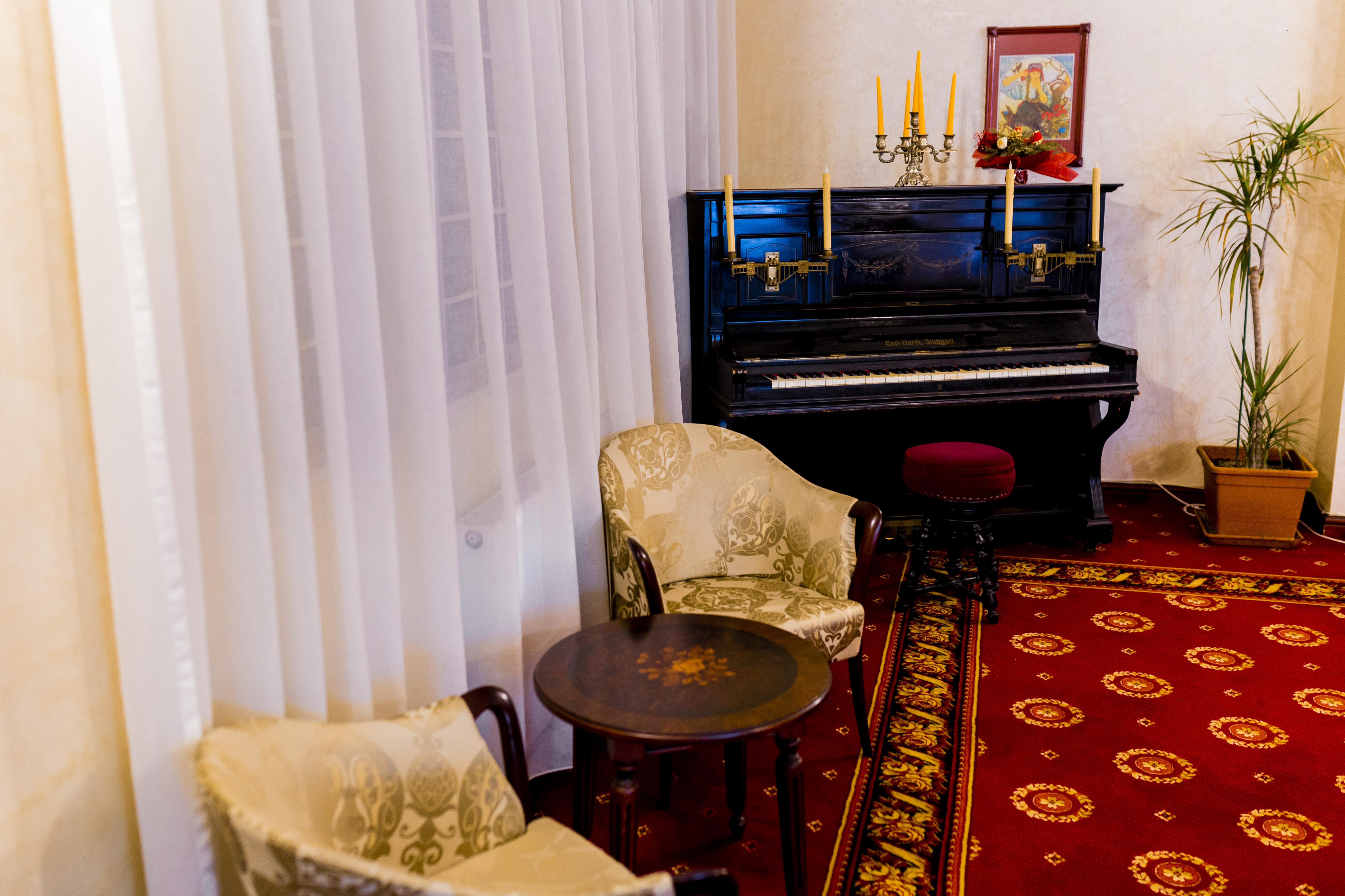 Hotel Golden House Craiova Exteriör bild
