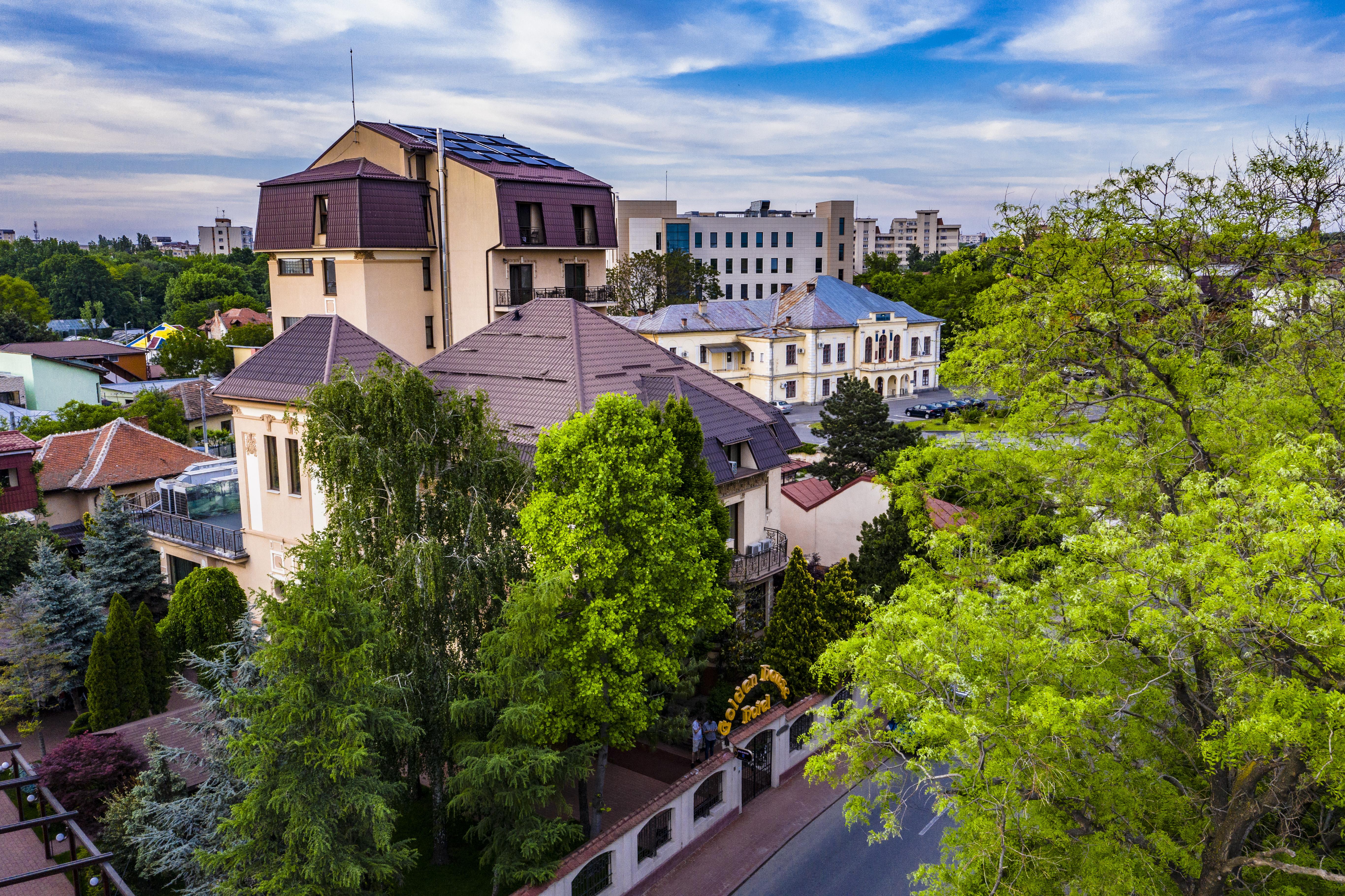 Hotel Golden House Craiova Exteriör bild